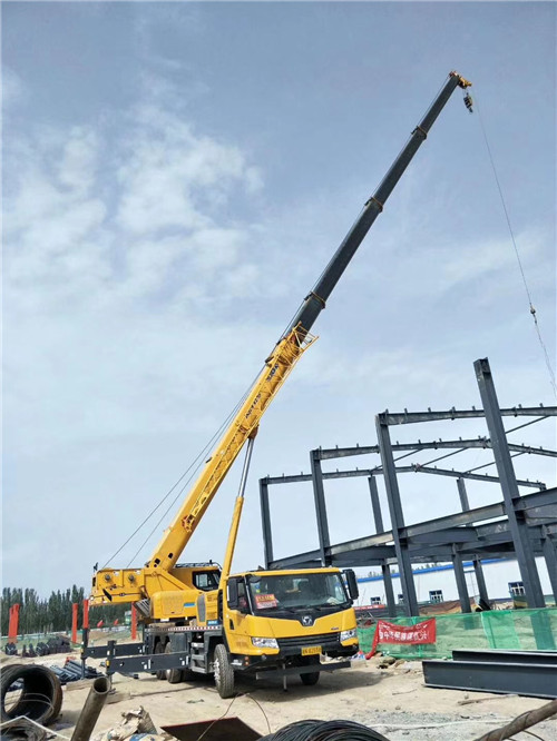 恩阳区超高层建筑钢结构吊装案例